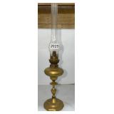 VINTAGE BRASS KEROSENE/OIL LAMP 19"