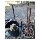 Pallet Lot: hitching post and other assorted