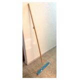 Grandi Groom Carpet Rake
