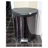 Dmetal Kitchen trash can w/ step pedal