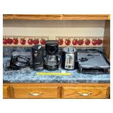 Group of small kitchen appliances: Black & Decker