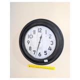 Wall Clock; battery powered, untested; approx. 19