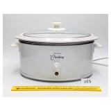 West Bend "The Crockery" Slow Cooker      Located