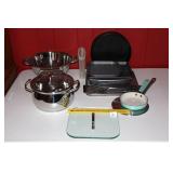 Group of bakeware & cookware      Located in