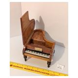 Wooden "Mozart" Piano Music Box, works