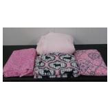 (4) Fleece Blankets: Pink Patterns