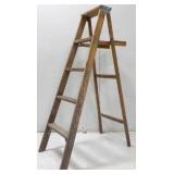 (1) Wooden Foldable Ladder With Paint Can Holder