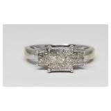 (17) Diamonds in 10k Gold Engagment Ring, Sz:6.8