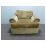 Oversized Plush Sofa Chair (44"x32"x40")