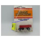1/64 Ertl, Massey-Ferguson Farm Wagon