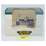 1/43 John Deere 2010 Tractor