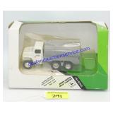 1/64 John Deere Milk Tanker Truck