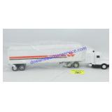 1/64 Massey-Ferguson Kenworth Semi, Ertl