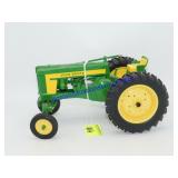 1/16 John Deere Tractor, missing steering wheel