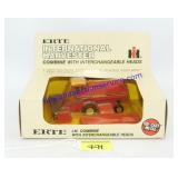1/64 IH Combine w/ Heads, Ertl