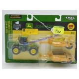 1/64 John Deere 9520 w/ 1812C Scraper, Ertl Brits