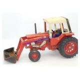 1/16 International 1586 w/ Loader