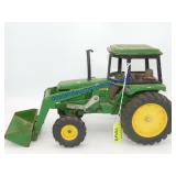 1/16 John Deere Tractor w/ Loader, Ertl