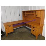 L Shaped Desk (71 x 60 x 23)