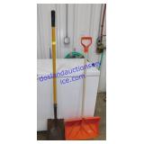 Plastic Snow Shovel & Square Shovel