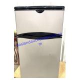 Frigidaire Mini Fridge (34 x 19 x 19)