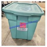Tote w/ Lid