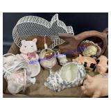 Misc Pig Decor , Salt & Pepper Shakers, Light