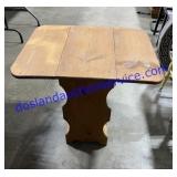 End Table W/ Fold-Out Leafs 24" x 24" x 29"