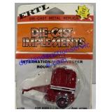 ERTL Die-Cast International Harvest Round Baller