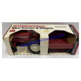 ERTL Die-Cast International Mini-Tractor & Wagon