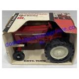 ERTL Die-Cast International Mini Tractor 1:32