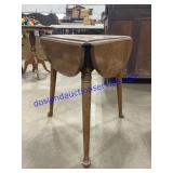 Corner Drop Leaf Side Table (24 x 26 x 23)