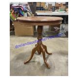 Round Picture Table (28 x 25)