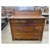 Vintage Dresser (42 x 40 x 90)