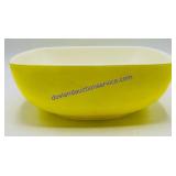 Vintage Pyrex Yellow 2.5 Quart Bowl