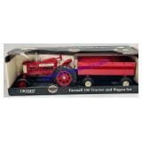 1/16 Ertl Farmall 350 Tractor & Wagon Set