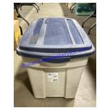Rubbermaid Tote & Lid