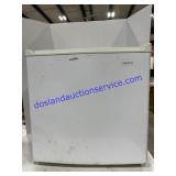 Sanyo Mini Fridge 18"x18"x19"