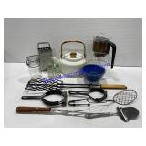 Kitchen Utensils , Salt & Pepper Shakers Tea