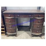 Vintage Wooden Desk (42 x 30 x 21)