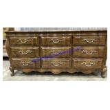 Thomasville Long Dresser (67 x 32 x 20)