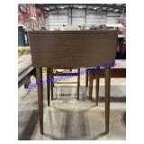 Vintage Singer Sewing Machine & Stand (31 x 22 x