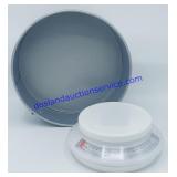 Plastic Scale & Wilton 9 x 3 Springform Pan
