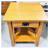 Wooden End Table 18x19.5x22"