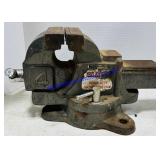 Farm & Fleet Heavy Duty Swivel Bench Vise