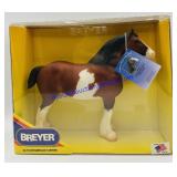 Breyer Traditional "Northumberland Flowergirl"