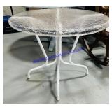Plastic Patio Table. 27ï¿½x33ï¿½