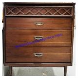 Basset Tavern Walnut 4 Drawer Chest (37x18x42",