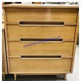Kroehler Walnut Chest w/ 4 Drawers (19x35x42")