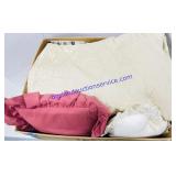 Throw Pillows, Bedspreads and Pillow Shams